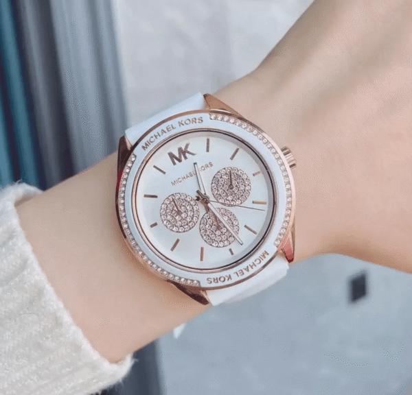 cadran-michael-kors-jessa-mk6945-cristaux.png Montre Femme Michael Kors Jessa MK6945 : Le Sport-Chic Or Rose et Blanc