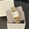 coffret-michael-kors-emery-mk7300.png Montre Femme Michael Kors Emery MK7300 : Rectangulaire, Dorée et Bracelet Chaîne