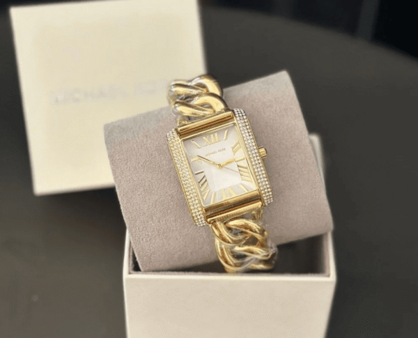 coffret-michael-kors-emery-mk7300.png Montre Femme Michael Kors Emery MK7300 : Rectangulaire, Dorée et Bracelet Chaîne