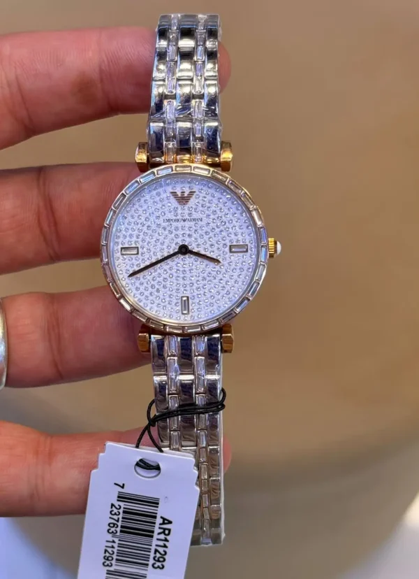 emporio-armani-ar11293-montre-femme-cadran-cristaux.webp EMPORIO ARMANI Gianni T-Bar AR11293 Montre Femme Bicolore Cristaux