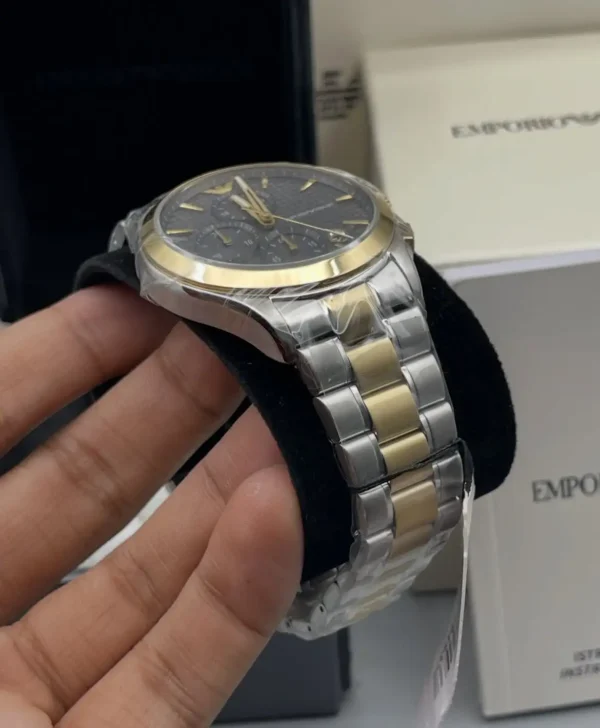 emporio-armani-ar11527-montre-homme-bracelet-bicolore-detail.webp EMPORIO ARMANI Paolo AR11527 Montre Homme Chronographe Bicolore