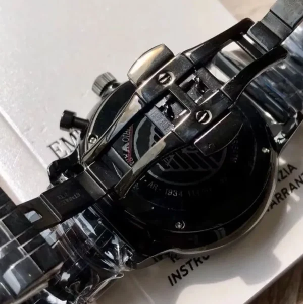 emporio-armani-ar1934-montre-homme-bracelet-maillons-noir.webp EMPORIO ARMANI Retro AR1934 Montre Homme Chronographe Noire