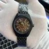 emporio-armani-ar60093-antonio-montre-automatique-noire-sur-gant.webp Emporio Armani AR60093 Antonio – Montre homme automatique skeleton noire