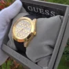 guess-gw0109l1-couronne-boitier-dore.webp GUESS GW0109L1 Clarity – Montre femme dorée à cristaux baguette