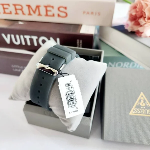 guess-gw0203g9-phoenix-montre-homme-bracelet-silicone-gris.webp GUESS GW0203G9 Phoenix Montre Homme Grise Multifonction