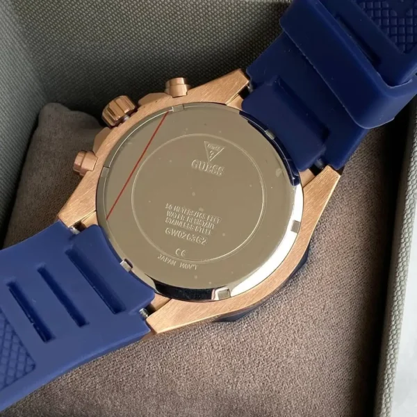 Guess GW0263G2 Momentum montre homme dorée rose avec cadran bleu et bracelet silicone bleu