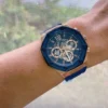 Guess GW0263G2 Momentum montre homme dorée rose avec cadran bleu et bracelet silicone bleu