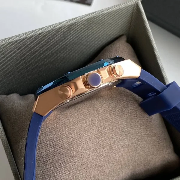 Guess GW0263G2 Momentum montre homme dorée rose avec cadran bleu et bracelet silicone bleu