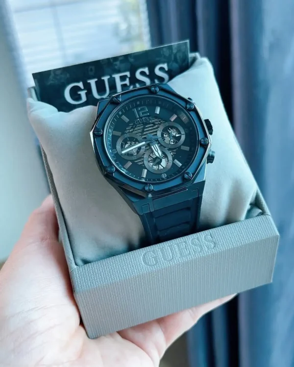 guess-gw0263g4-momentum-boite-originale-homme-au-maroc.webp Guess GW0263G4 Momentum montre homme noire en acier avec bracelet silicone noir