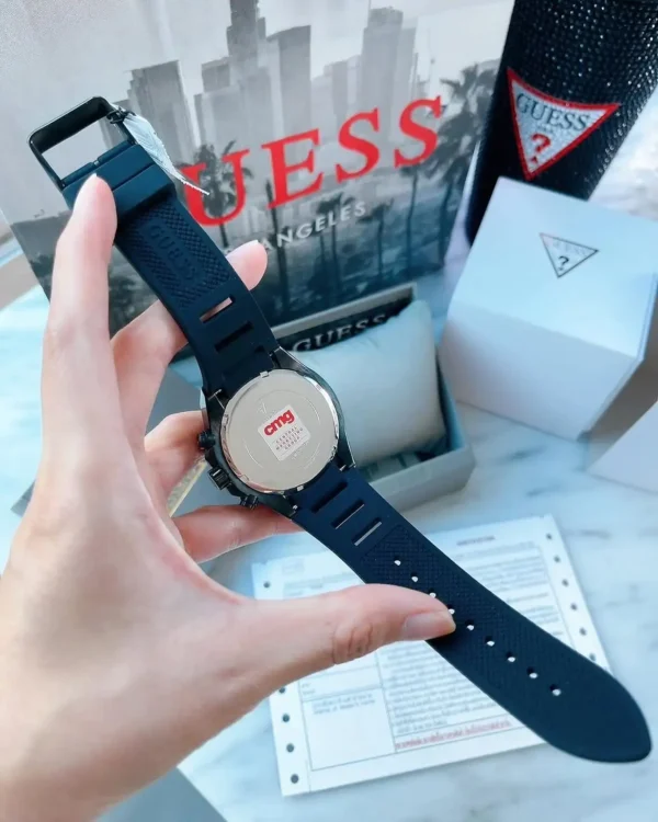 guess-gw0263g4-momentum-dos-boitier-acier-noir-homme-au-maroc.webp Guess GW0263G4 Momentum montre homme noire en acier avec bracelet silicone noir