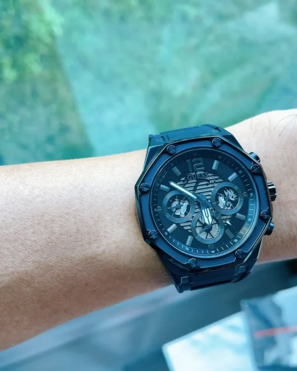 guess-gw0263g4-momentum-montre-portee-bracelet-noir-homme-au-maroc.webp Guess GW0263G4 Momentum montre homme noire en acier avec bracelet silicone noir