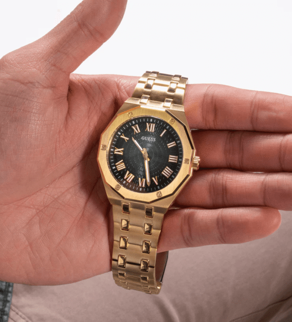 guess-gw0575g2-homme-cadran-vert-bracelet-dore.png Montre homme Guess Asset GW0575G2 en acier doré avec cadran vert et bracelet doré