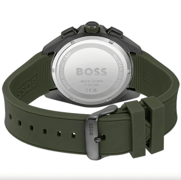 hugo-boss-volane-1513952-caseback-stainless-steel-boss.png Montre Hugo Boss Volane 1513952– Chronographe Cadran Gris & Silicone Kaki