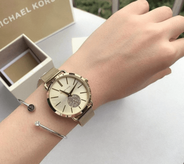michael-kors-mk3844-montre-femme-portee.png Montre Michael Kors Portia MK3844 Femme