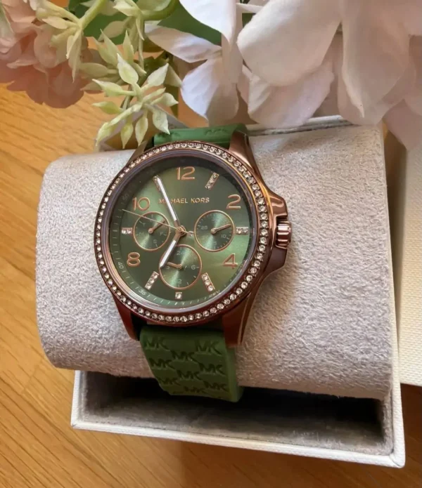 michael-kors-mk7421-mini-pilot-cadran-vert-cristaux.webp Michael Kors MK7421 Mini Pilot – Montre Femme Verte et Rose Gold