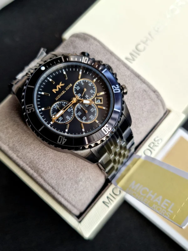 michael-kors-mk8750-montre-homme-dans-sa-boite-d-origine.webp MICHAEL KORS Bayville MK8750 Montre Homme Chronographe Noire