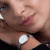 Daniel Wellington Petite 28mm Argent – Mesh Blanc Femme Minimaliste