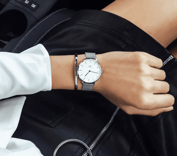 Daniel Wellington Petite 28mm Argent – Mesh Blanc Femme Minimaliste