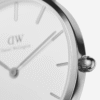 Daniel Wellington Petite 28mm Argent – Mesh Blanc Femme Minimaliste