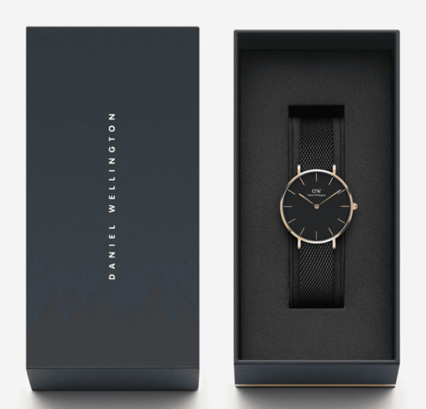 montre-daniel-wellington-femme-petite-mesh-noir-coffret-officiel.png Daniel Wellington Classic Petite 28mm Noir – Mesh Noir Cadran Noir Femme