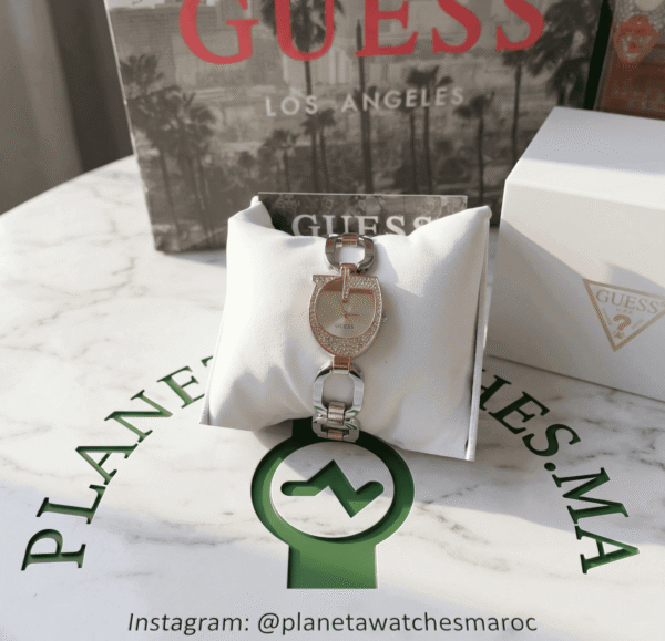montre-femme-guess-gw0683l6-bicolore-boitier-forme-g-new-1.png Montre Femme GUESS GW0683L6 : L'Originalité Bicolore du Boîtier en "G"