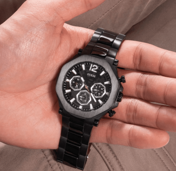 montre-guess-gw0539g3-maroc-main-homme-detail-taille.png Guess Edge GW0539G3 – Chronographe Octogonal Noir Total Homme (GW0539G3)