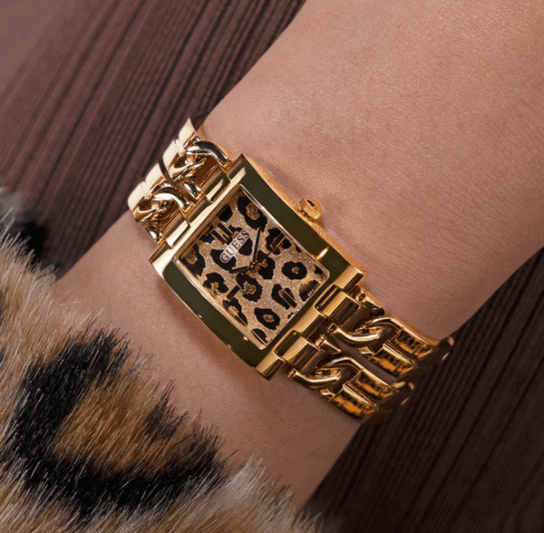 Montre Femme GUESS GW0807L2 : Boîtier Rectangulaire Doré et Cadran Léopard