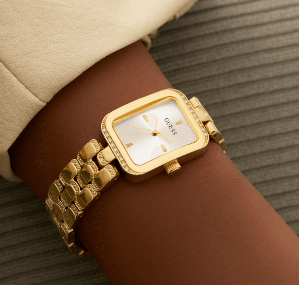 Montre Femme GUESS GW0865L2 : L'Élégance Rectangulaire Dorée