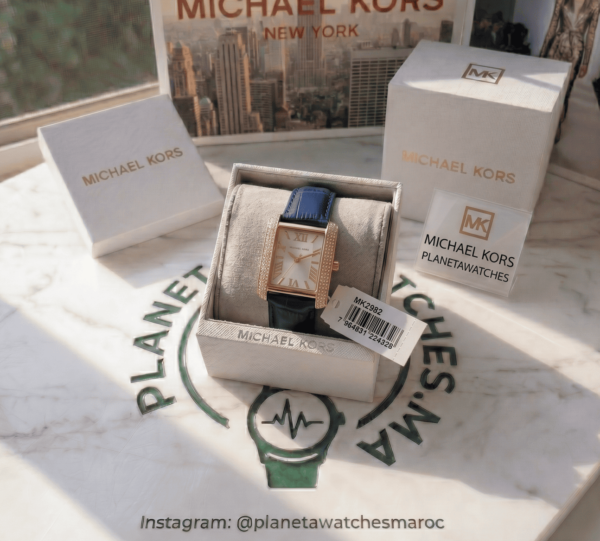 Montre Michael Kors Emery MK2982 – Dorée Pavé Cristaux & Cuir Bleu Marine