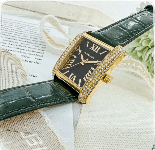 montre-michael-kors-emery-mk4697-cadran-vert-cristaux.png Montre Michael Kors Emery MK4697 Femme — Verte & Cristaux