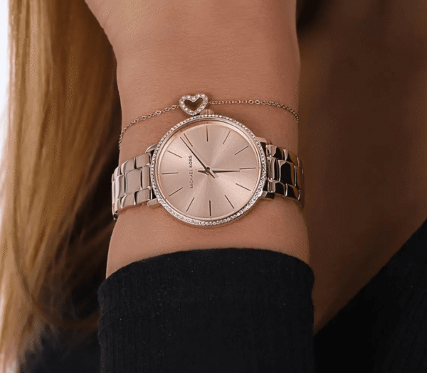 montre-michael-kors-mk1040-femme-portee-au-poignet.png Montre Michael Kors Pyper MK1040 Femme