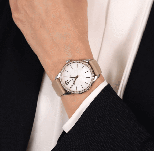 montre-michael-kors-mk2910-maroc-poignet-blazer-noir.png Michael Kors Layton MK2910 – Bicolore Cristaux Bracelet Cuir Beige (MK2910)
