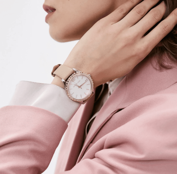 montre-michael-kors-mk2910-maroc-poignet-look-feminin.png Michael Kors Layton MK2910 – Bicolore Cristaux Bracelet Cuir Beige (MK2910)