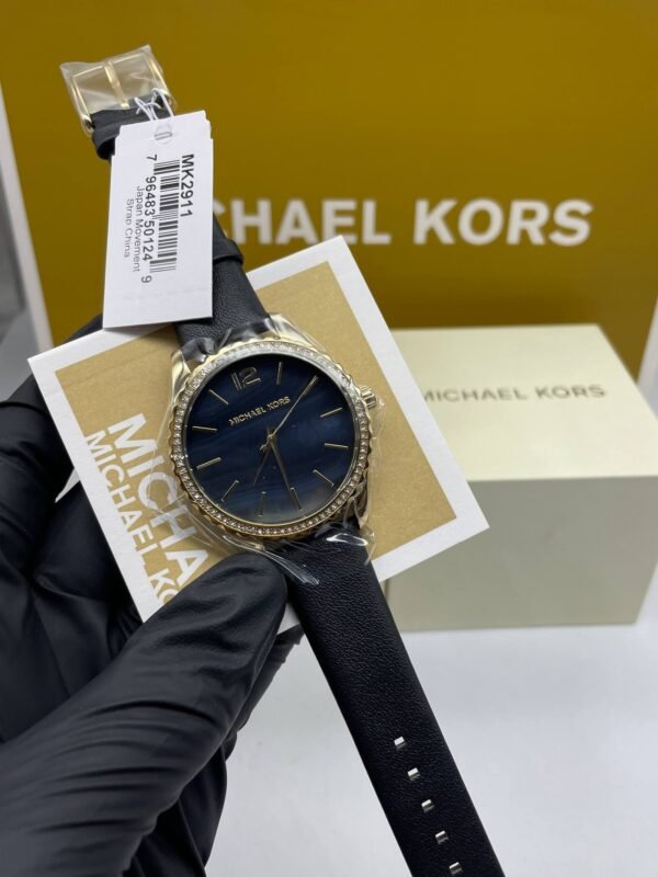 Michael Kors Layton MK2911 – Or Cristaux Cadran Nacré Noir Cuir (MK2911)