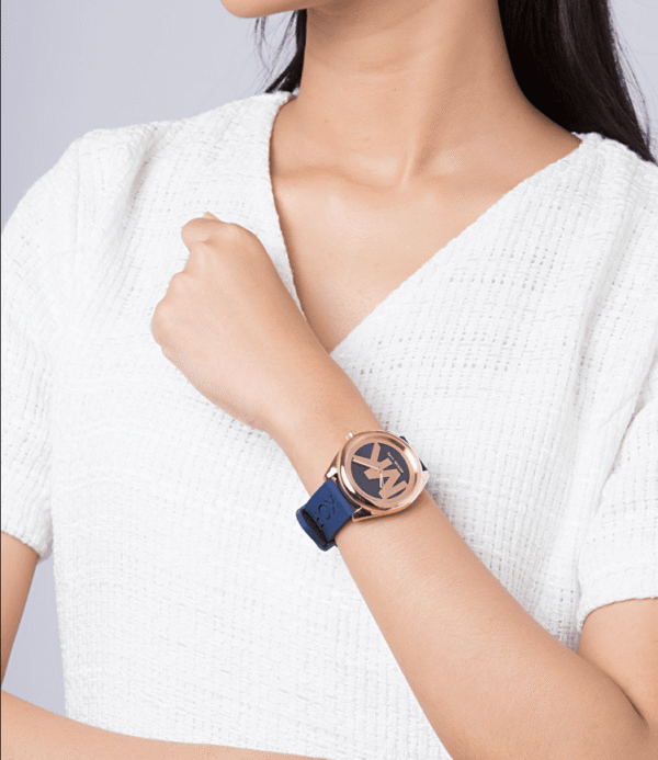 Michael Kors Janelle MK7140 – Or Rose Bracelet Silicone Bleu (MK7140)