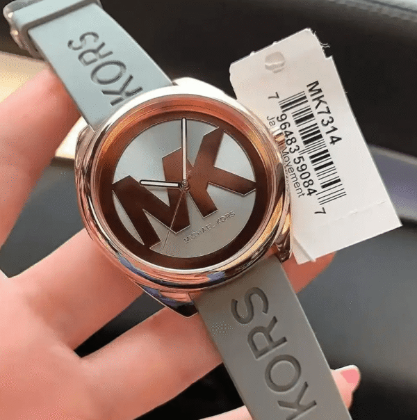 montre-michael-kors-mk7314-maroc-authentique-etiquette.png Michael Kors Janelle MK7314 – Or Rose Bracelet Silicone Gris (MK7314)