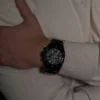 montre-michael-kors-mk8750-montre-homme-portee-au-poignet.webp MICHAEL KORS Bayville MK8750 Montre Homme Chronographe Noire