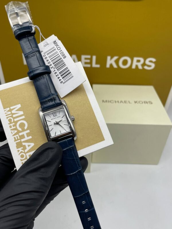 Michael Kors Petite Monroe MKO1099 – Rectangulaire Argenté Cuir Bleu Marine (MKO1099)
