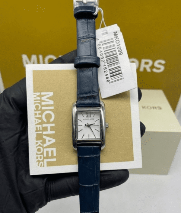 Michael Kors Petite Monroe MKO1099 – Rectangulaire Argenté Cuir Bleu Marine (MKO1099)