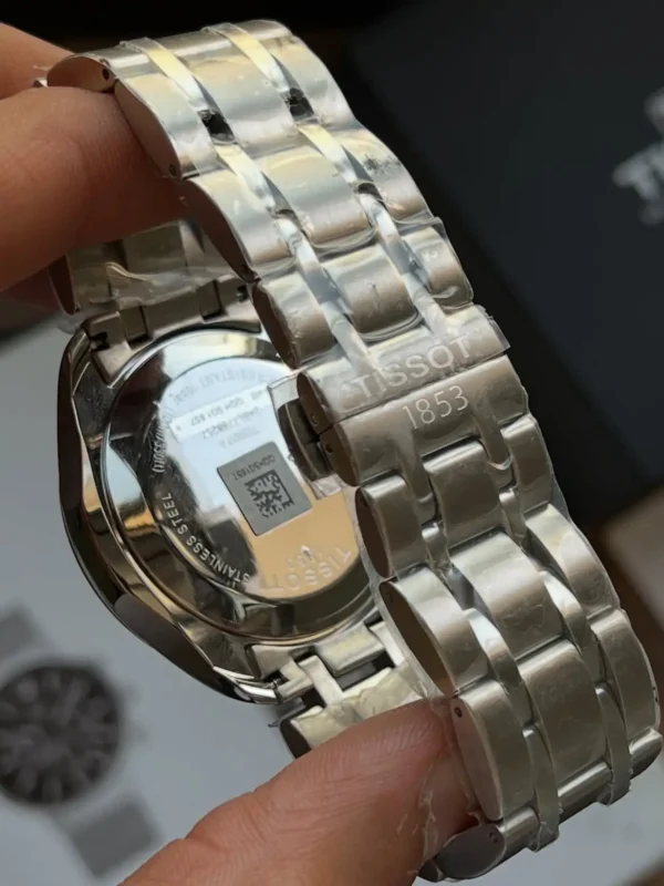 Montre Tissot Couturier Chronograph T035.617.11.051.00 Homme – Cadran Noir, Quartz Suisse